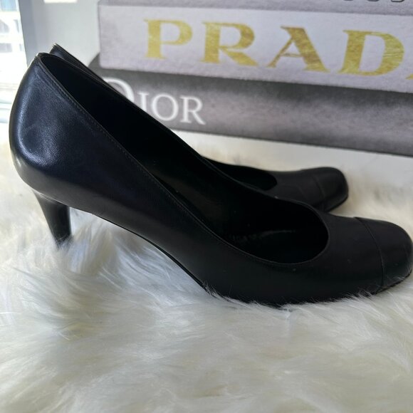 Authentic Chanel Leather Round Toe Pumps - Sz 40 - Picture 3 of 13